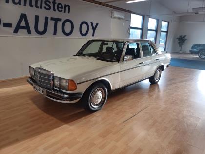 Mercedes-Benz 200 D  (123)