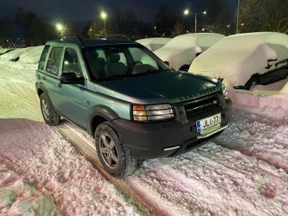 Land Rover Freelander STW 1.8 - Suomi-auto, Huoltohistoria, Kahdet renkaat vanteilla, Vetokoukku, Kattokaiteet, Moottorilä