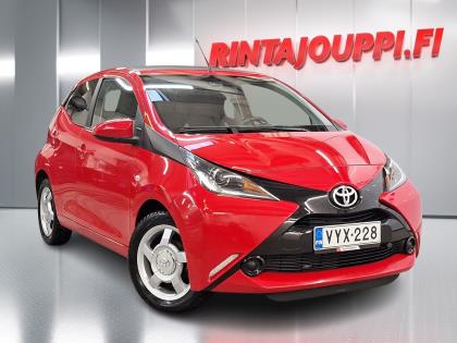 Toyota Aygo 1,0 VVT-i x-play 5ov - " Wave Kangaskatto, Ilmastointi, Kamera, Lohkolämmitin, Plus Paketti " - Ilma