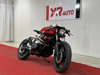 Honda CB 900F - Bratstyle Superstrada Café Racer Custom? No oli mikä hyvänsä, tällaista et ole ennen nähnyt -